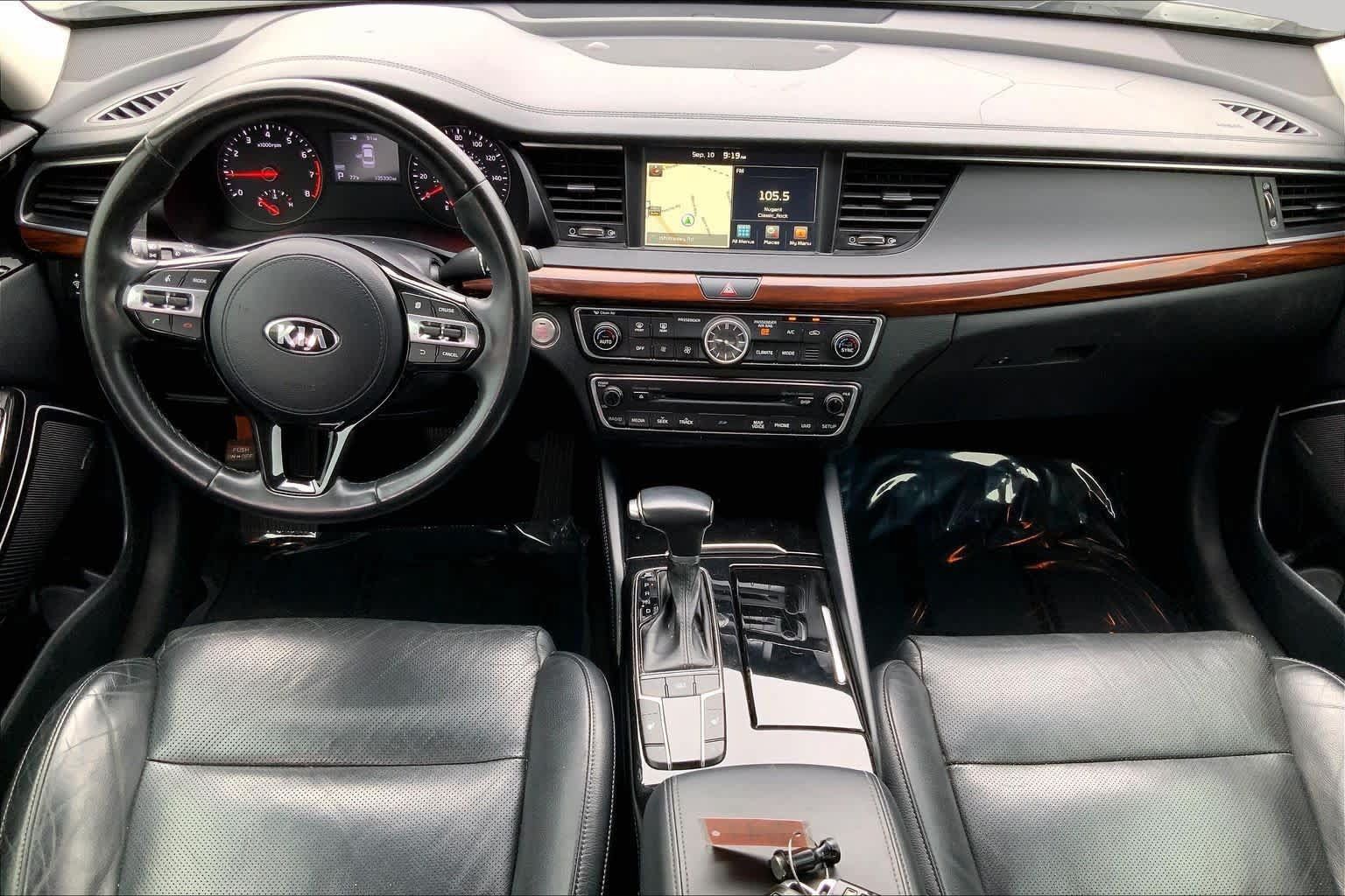 Used 2017 Kia Cadenza Premium w/ Luxury Package FWD image 14