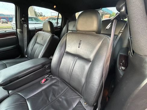 Used 2009 Lincoln Town Car Signature Limited RWD image 9