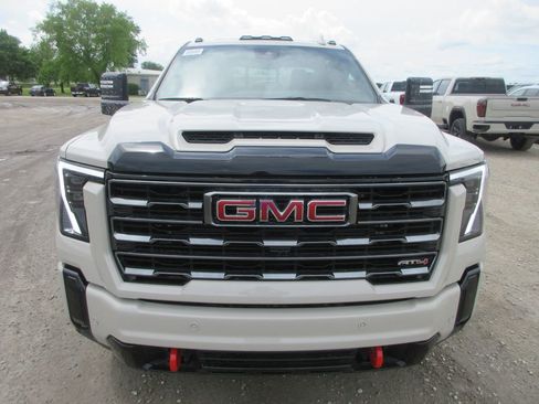 New 2026 GMC Sierra 2500 AT4 w/ AT4 Premium Plus Package AWD/4WD image 12