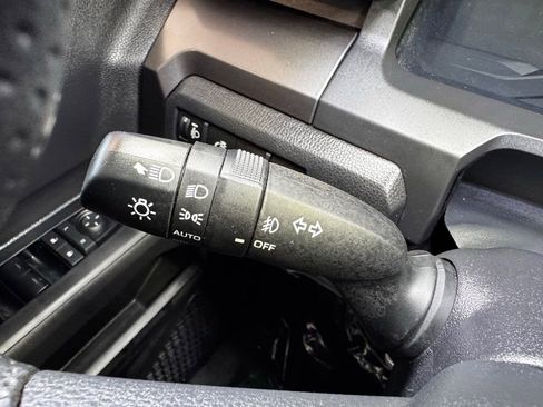 Certified 2025 Toyota Tacoma SR5 AWD/4WD image 32