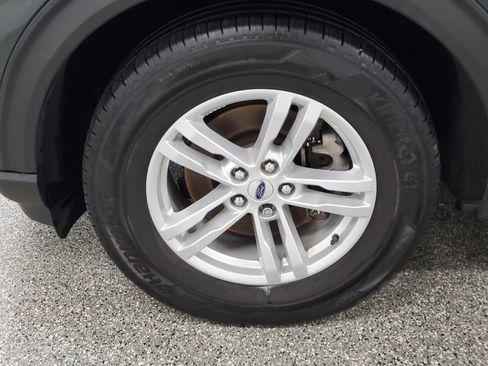 Used 2023 Ford Explorer XLT image 8