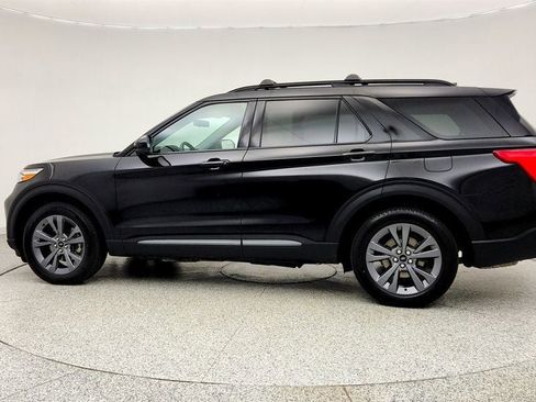 Used 2022 Ford Explorer XLT w/ Equipment Group 202A image 8