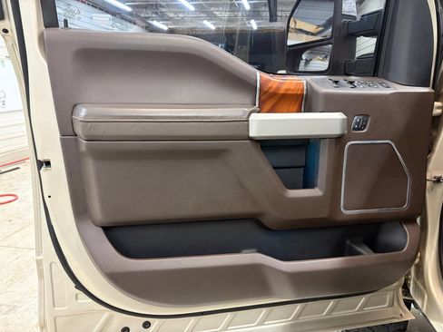 Used 2018 Ford F250 King Ranch w/ King Ranch Ultimate Package AWD/4WD image 9