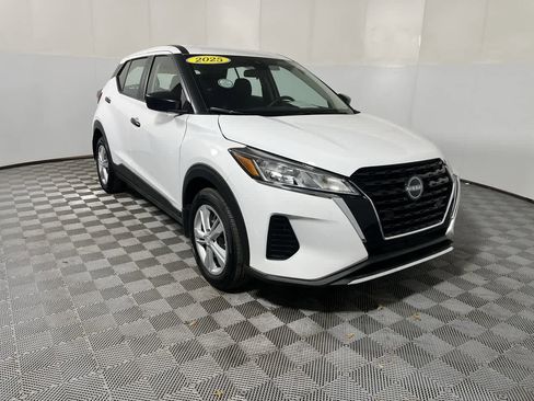 Used 2025 Nissan Kicks Play S FWD image 2