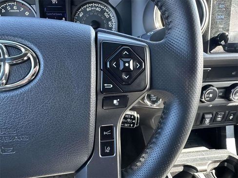 Used 2019 Toyota Tacoma TRD Sport image 9