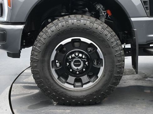 New 2026 Ford F350 Platinum w/ Tremor Off-Road Package image 32