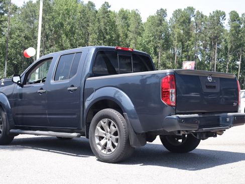 Used 2020 Nissan Frontier SV RWD image 3