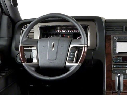 Used 2013 Lincoln Navigator 2WD w/ HD Trailer Tow Pkg image 7