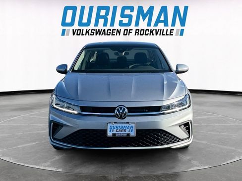 Used 2025 Volkswagen Jetta SE image 8