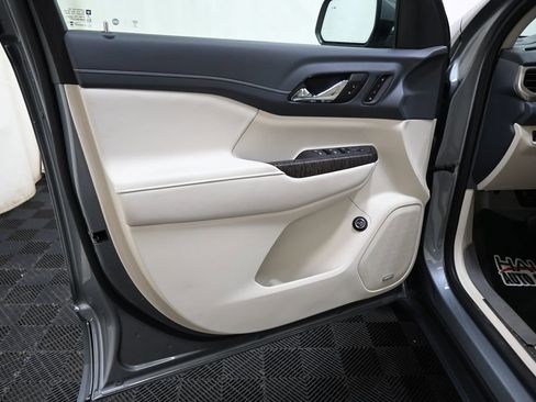 Used 2023 GMC Acadia Denali w/ Denali Technology Package FWD image 28