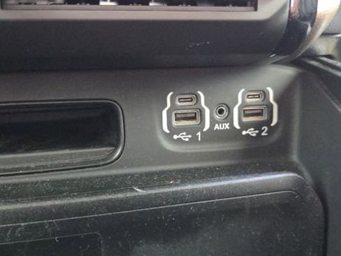 Used 2021 RAM 1500 Laramie image 36