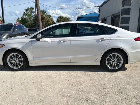 Used 2020 Ford Fusion SE FWD image 2