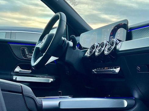 Certified 2026 Mercedes-Benz GLB 250 4MATIC image 19