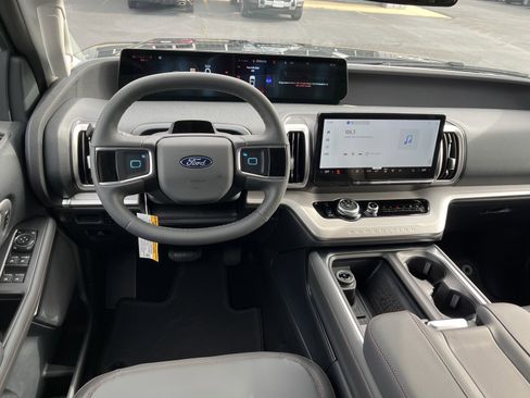New 2025 Ford Expedition Active image 16