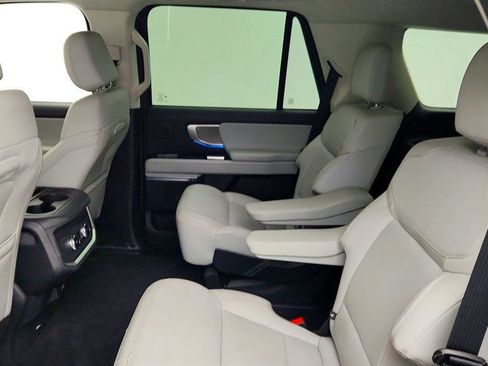 Used 2025 Ford Expedition Platinum w/ Driver's Package AWD/4WD image 20