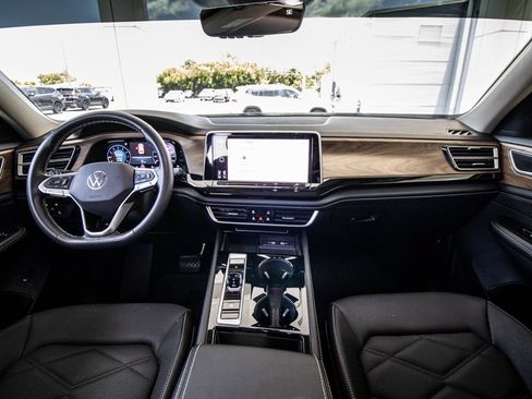 Certified 2024 Volkswagen Atlas SE FWD image 29