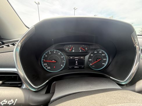 Used 2018 Chevrolet Equinox LT FWD image 6