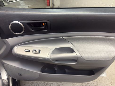 Used 2006 Toyota Tacoma PreRunner w/ TRD Sport Pkg #3 RWD image 21