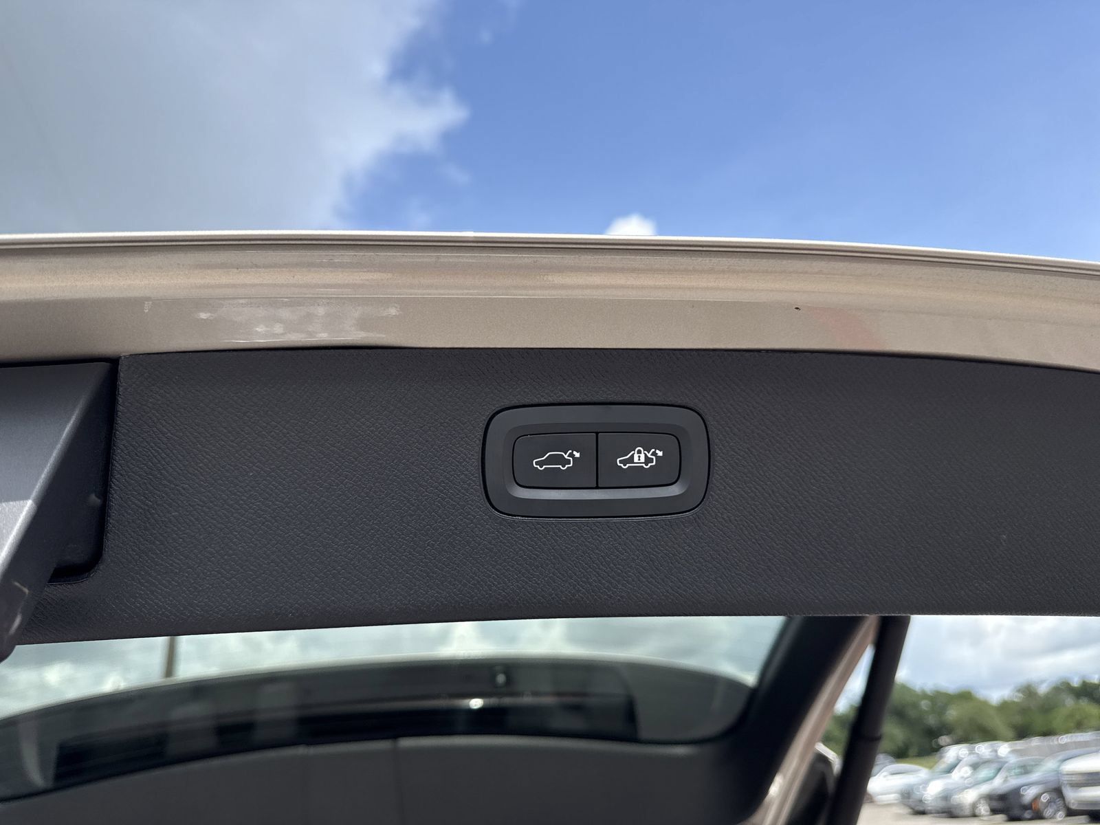 Used 2024 Volvo XC90 T8 Plus w/ Protection Package Premier AWD/4WD image 36