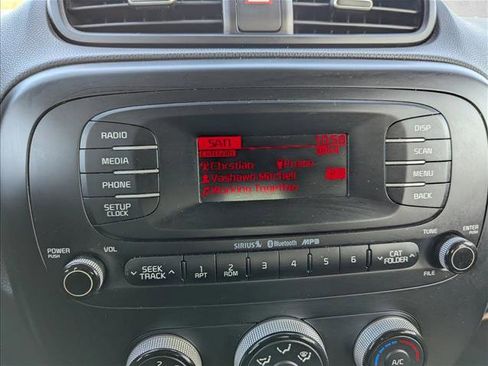 Used 2016 Kia Soul image 17