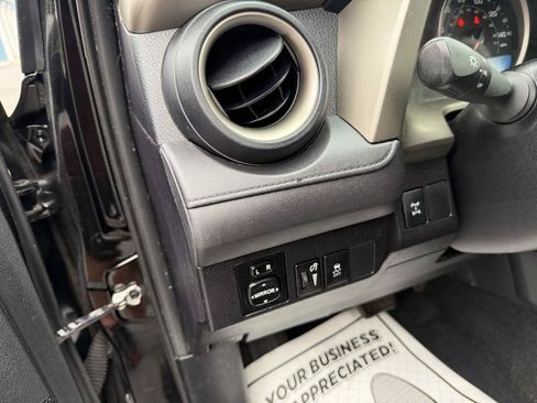 Used 2014 Toyota RAV4 LE AWD/4WD image 10