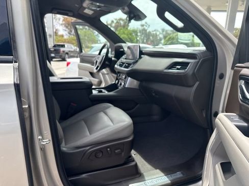 Certified 2023 Chevrolet Suburban Z71 w/ Luxury Package AWD/4WD image 36