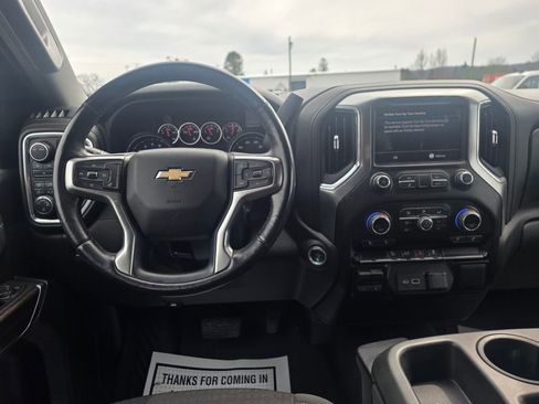 Used 2022 Chevrolet Silverado 2500 LT w/ Convenience Package image 4