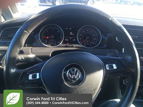 Used 2015 Volkswagen Golf TDI SEL image 2