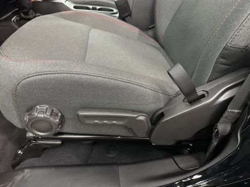 Used 2025 Jeep Wrangler Unlimited Rubicon w/ Technology Group image 9