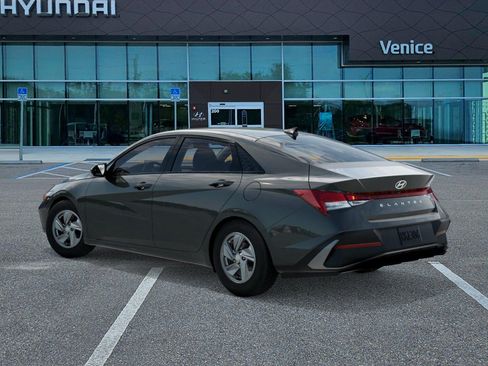 New 2026 Hyundai Elantra SE FWD image 5