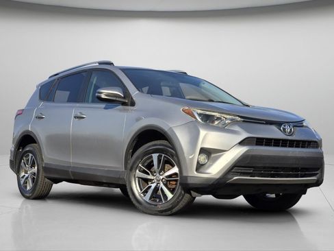 Used 2016 Toyota RAV4 XLE FWD image 2
