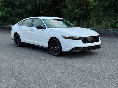 Used 2025 Honda Accord SE image 9