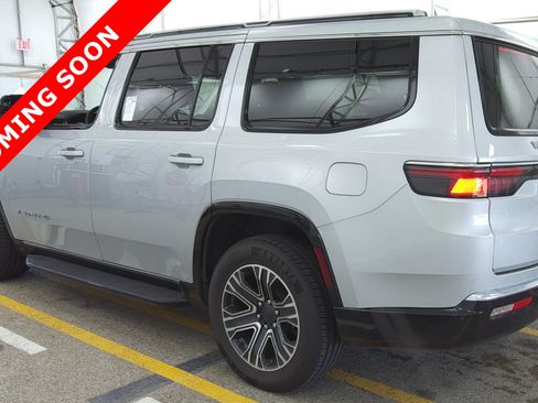Used 2024 Jeep Wagoneer Series II w/ Flexible Seating Group RWD image 5