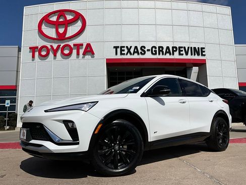 Used 2025 Buick Envista Sport Touring image 2