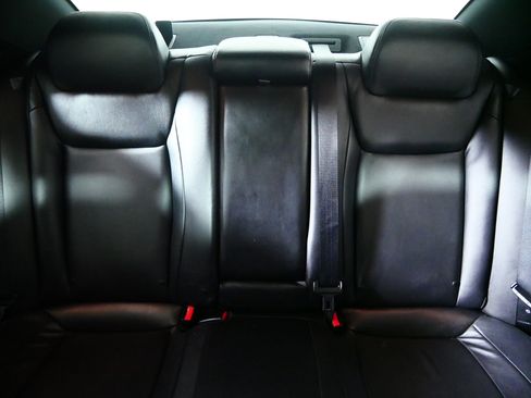 Used 2014 Chrysler 300 AWD w/ Driver Convenience Group image 13