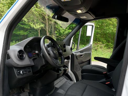 Used 2020 Mercedes-Benz Sprinter 2500 image 14