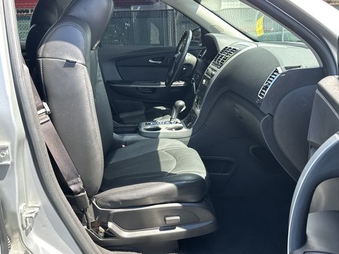 Used 2011 GMC Acadia SLT FWD image 12
