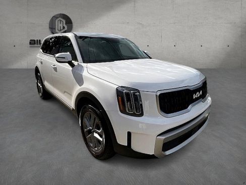 Used 2023 Kia Telluride LX image 4