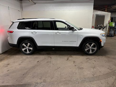 Used 2022 Jeep Grand Cherokee L Limited AWD/4WD image 4