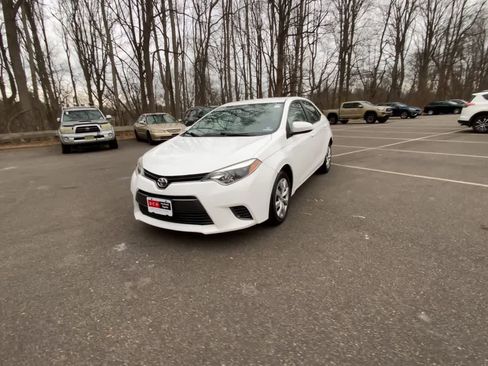 Used 2015 Toyota Corolla LE image 10