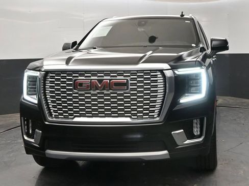 Used 2021 GMC Yukon Denali w/ Denali Premium Package AWD/4WD image 3