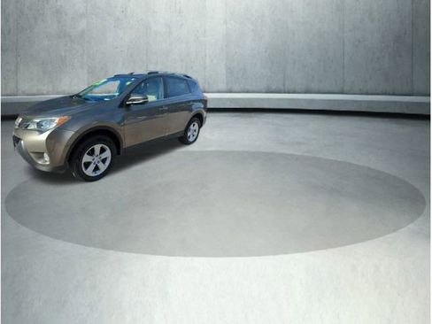 Used 2014 Toyota RAV4 XLE image 12