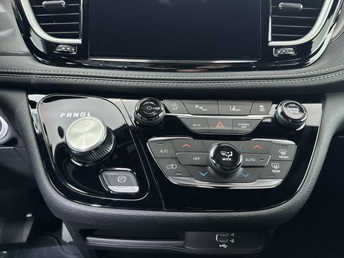New 2026 Chrysler Pacifica Select image 22