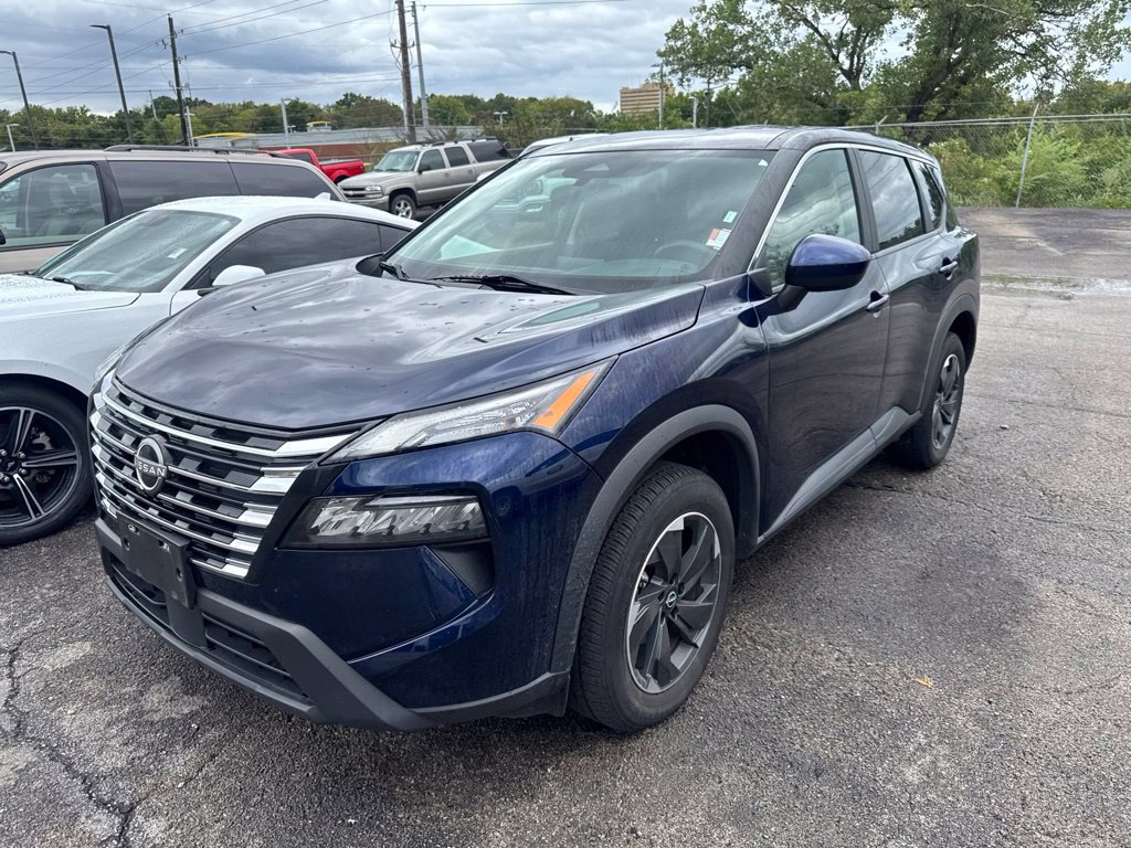 Used 2024 Nissan Rogue SV AWD/4WD image 3
