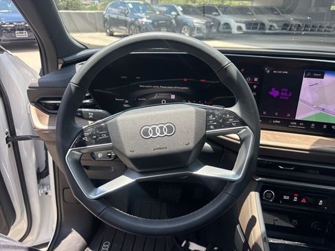Used 2025 Audi Q5 Premium w/ Convenience Package AWD/4WD image 21