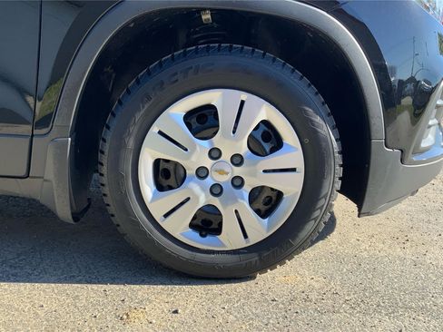Used 2018 Chevrolet Trax LS w/ LPO, Protection Package FWD image 26