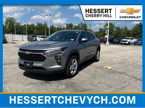 Used 2025 Chevrolet Trax LS w/ LS Convenience Package FWD image 1