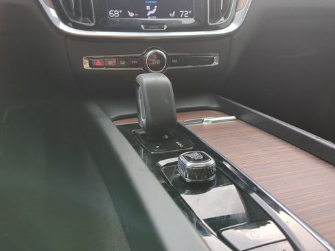 Used 2022 Volvo S60 B5 Momentum image 15