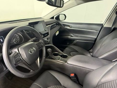 Used 2024 Toyota Camry SE w/ Convenience Package image 5