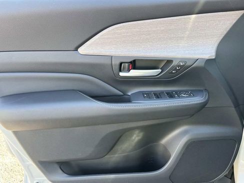 Used 2024 Toyota Grand Highlander Limited image 31